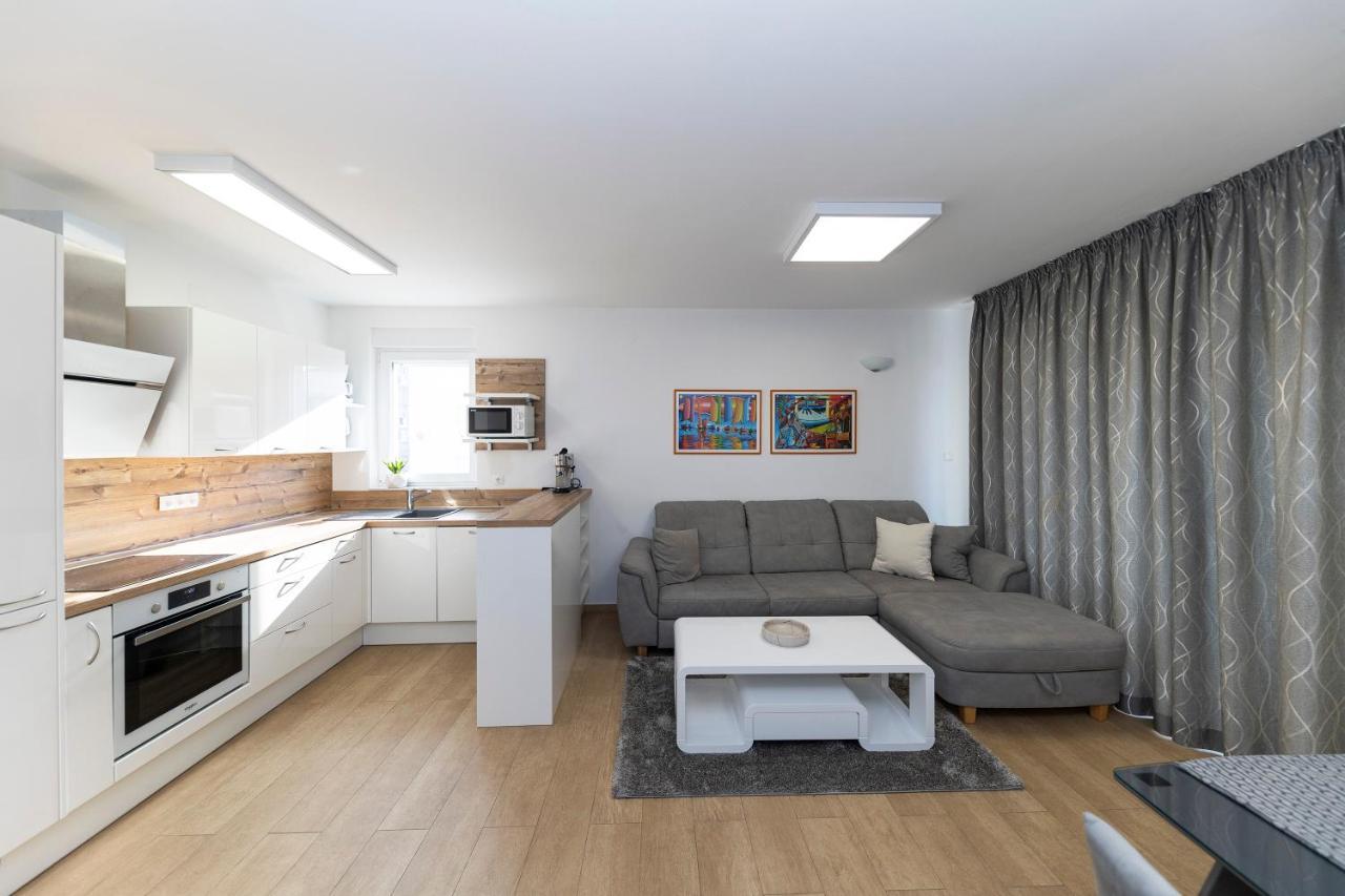 Joy 2 Apartment ノヴァリャ エクステリア 写真